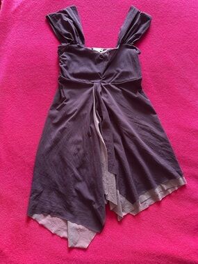 SOLD // Sweet Pea Women’s Lavender Asymmetrical Sleeveless V-Neck Top